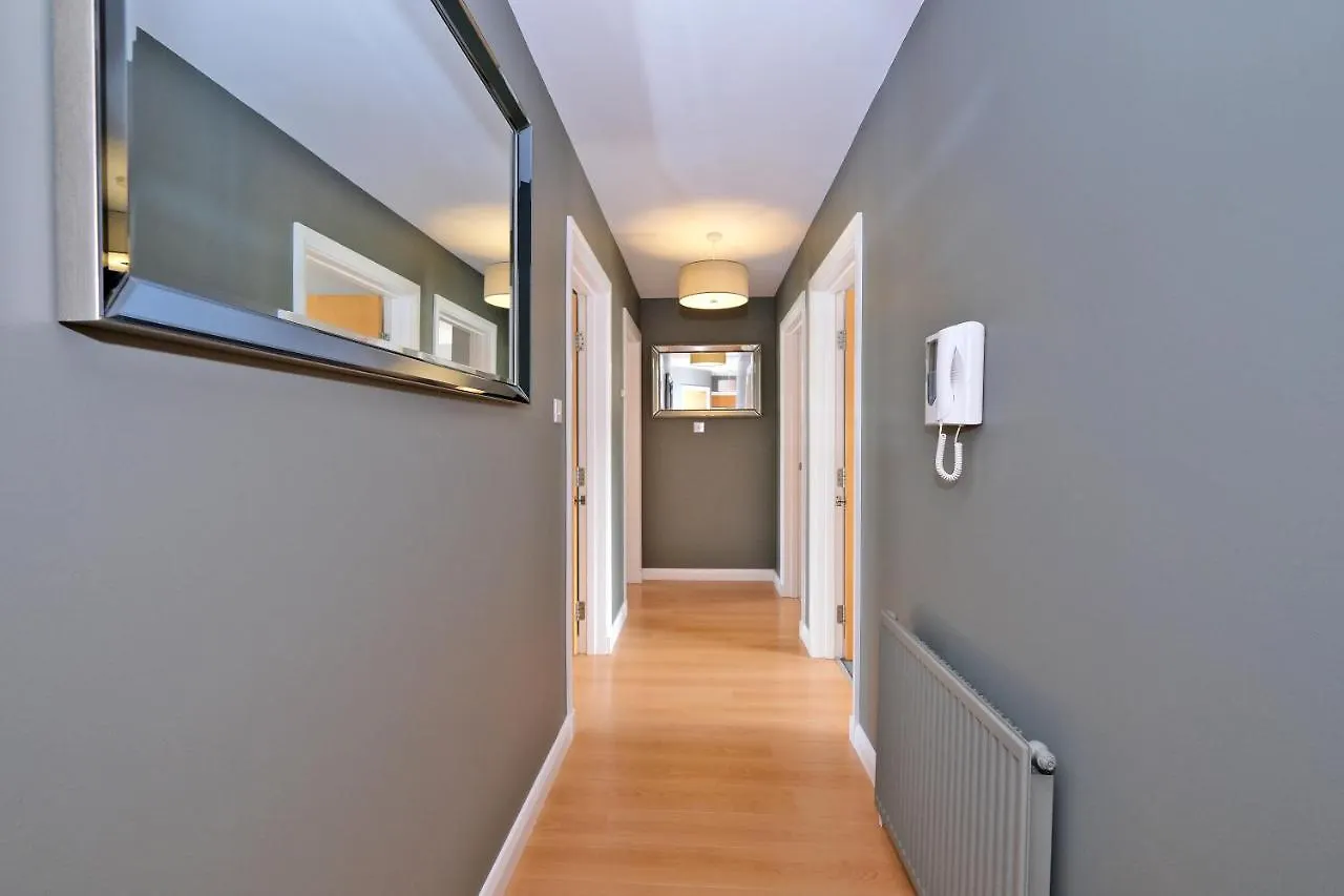 Bright And Spacious Home With A Balcony And City Views Абердин 0*,  Великобритания