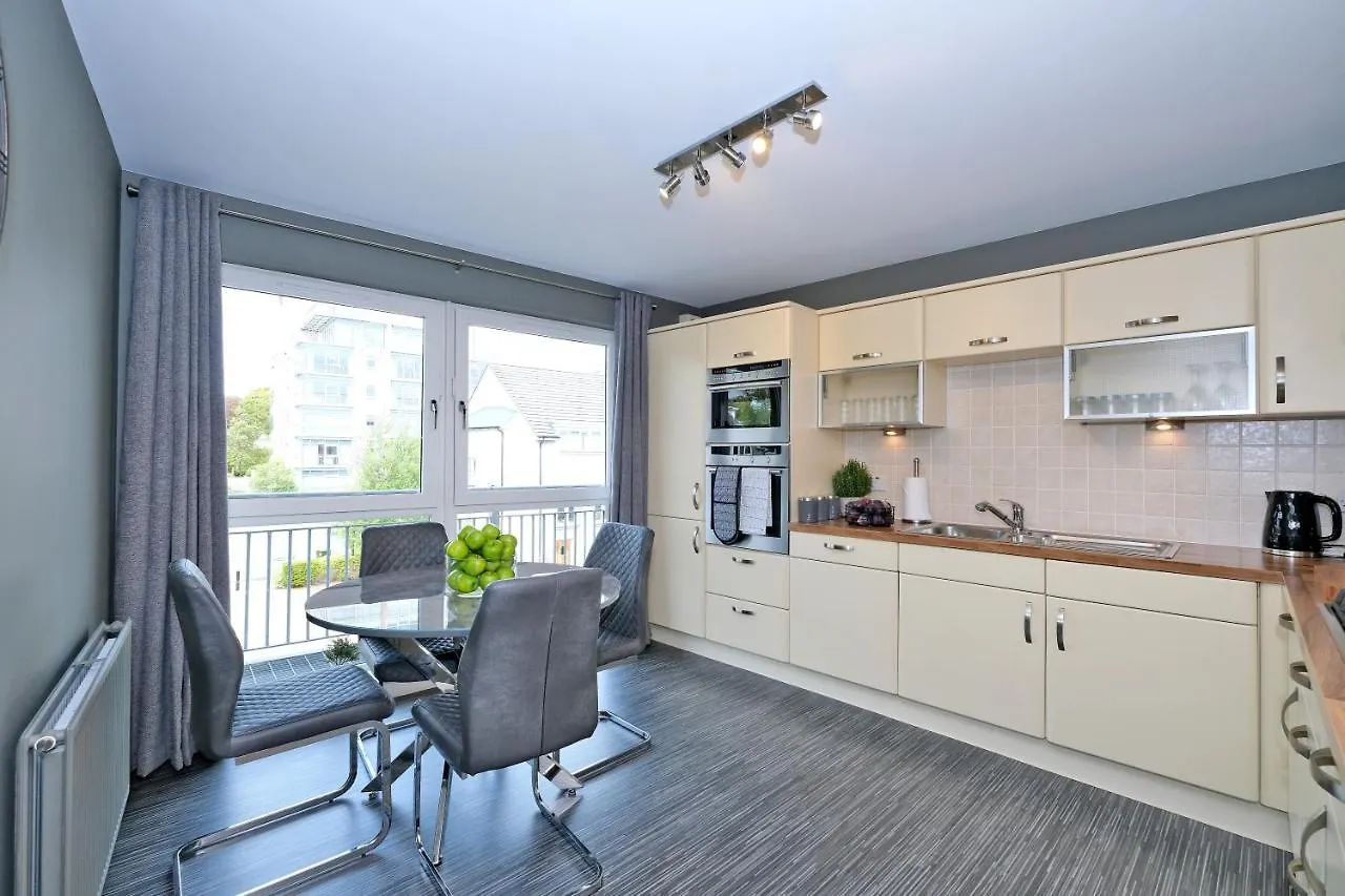 Bright And Spacious Home With A Balcony And City Views Абердин 0*,