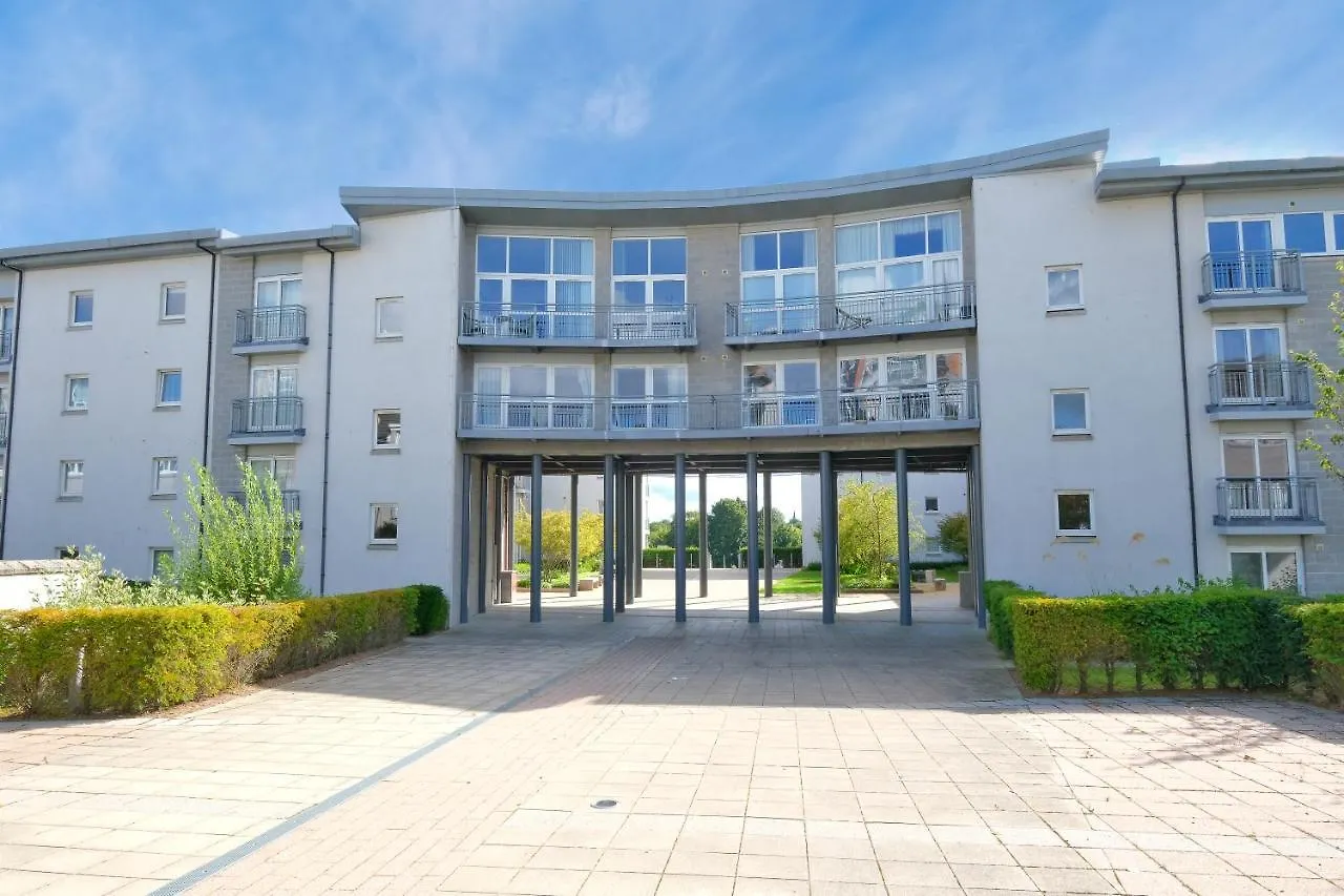 Bright And Spacious Home With A Balcony And City Views Абердин